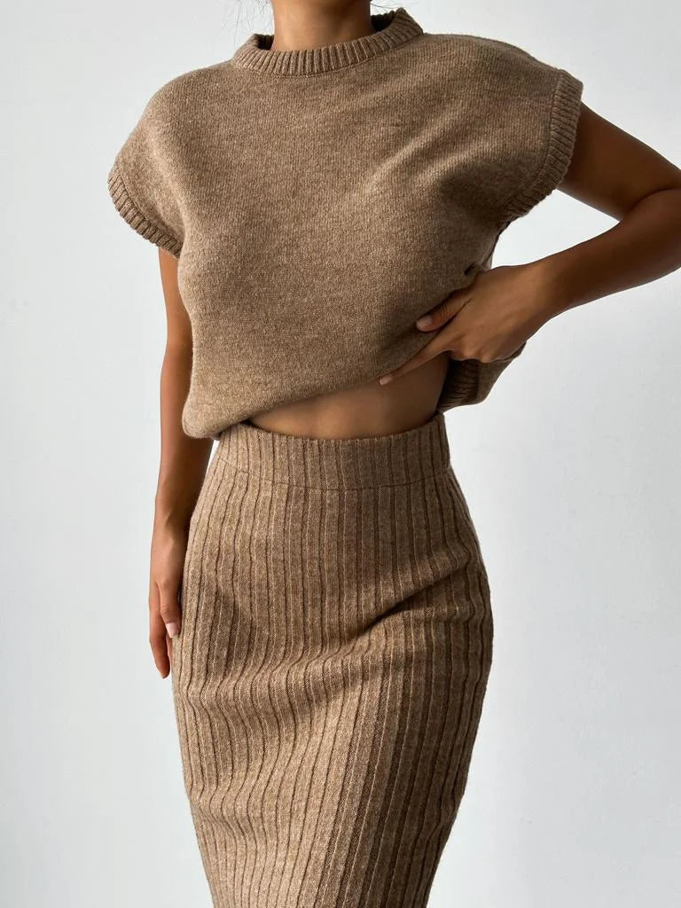 SYVERON | Sleeveless Cardigan and Knitted Skirt